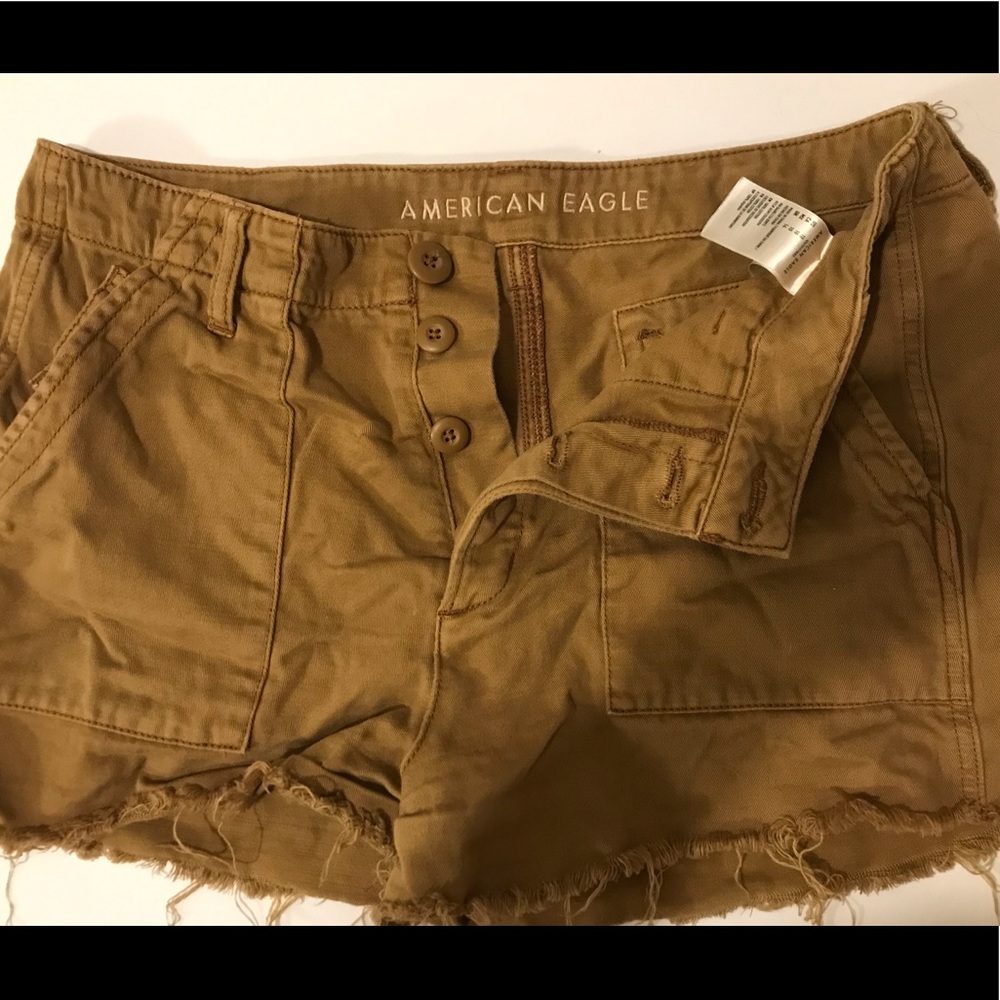 American eagle tan 3 button up shorts size ten